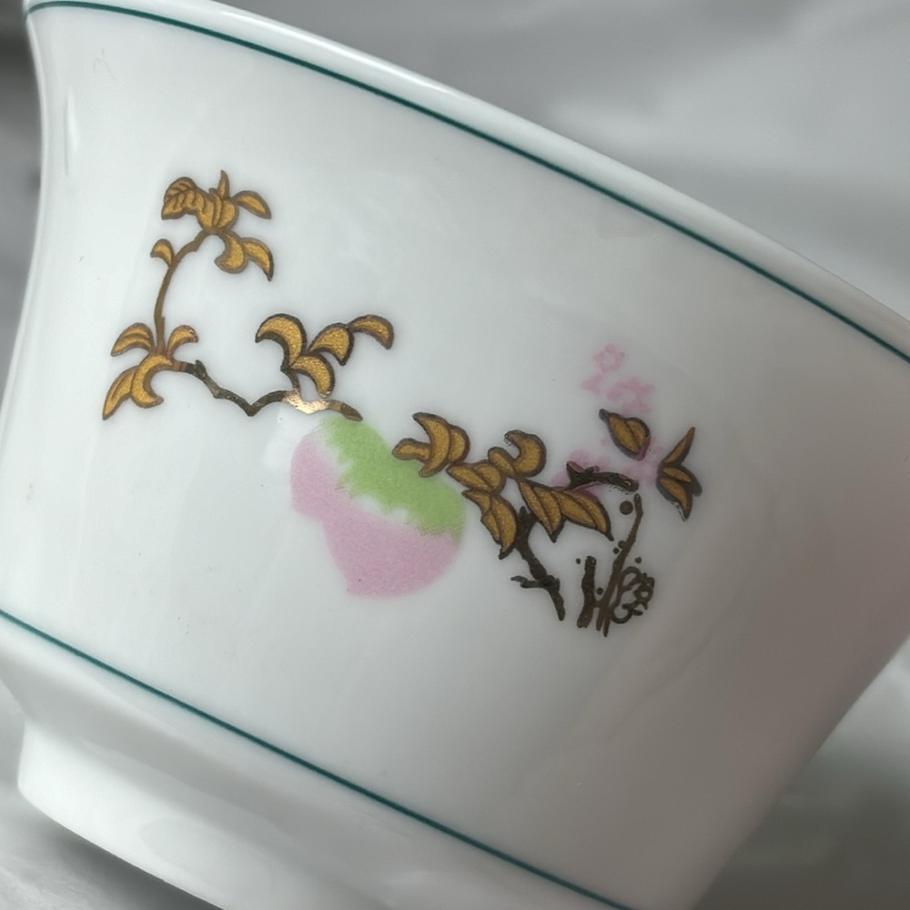 Cute vintage no handle tea cup